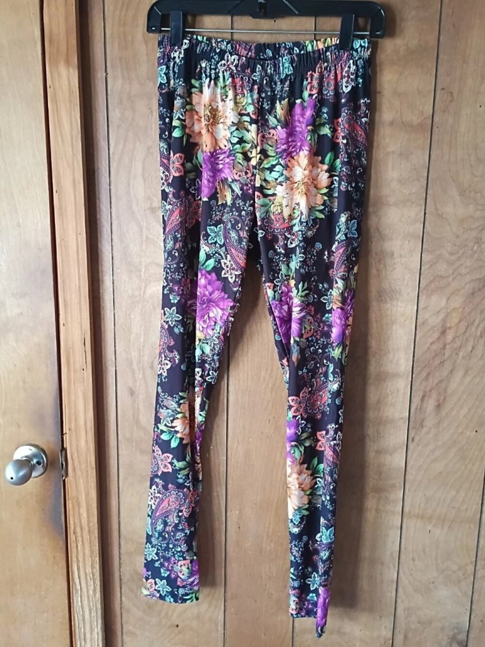 LBisse Floral Leggings Pants Women’s Size L NWT Polyester Spandex Stretch